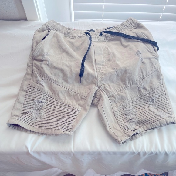 Cotton On Bermudas/Shorts. - Picture 1 of 5